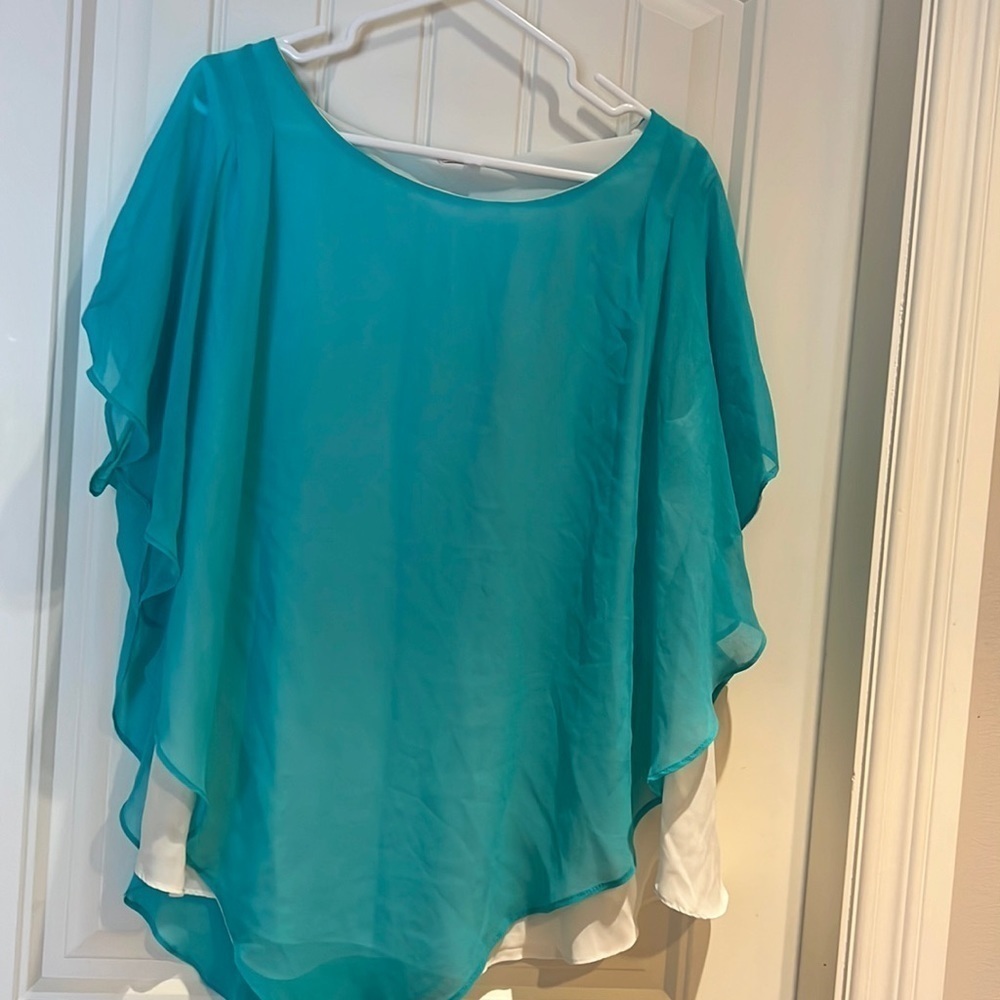 *4 for $25* Halo 2-pc blouse